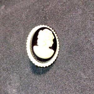 1.5 in black and white Cameo brooch